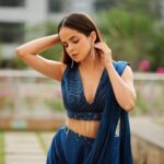 Palak Sindhwani Instagram - Tum thehro, Aaj waqt ko Jaane do..🦋✨ Wearing - @kalkifashion Styled by - @yash__shah1612 HMU - @shine_and_shadow_ Clicked by - @mirajverma_photography Location - @grandhyattmumbai Earrings - @jam__collections #postoftheday #ethnicwear #saree #sareelove #fyp #instamood #instadaily #traditional #festive #palaksindhwani