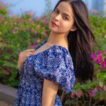 Palak Sindhwani Instagram - Pure and raw..🌸 Clicked by - @vikasgorule Wearing - @urbanic_in