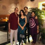 Palak Sindhwani Instagram - About Last Night! ❤️🎂✨ Wearing - @urbanic_in . . #postoftheday #mood #ootd #birthday #fyp #dinner #palaksindhwani #celebration #family
