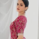 Palak Sindhwani Instagram - Intezaar..🌸 . . Clicked by - @vikasgorule HMU - @shine_and_shadow_ Outfit - @krupa_jain . . #postoftheday #festivevibes #ethnicwear #traditional #fyp #ootd #explore #palaksindhwani