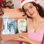 Palak Sindhwani Instagram - Your secret Santa is out of hiding! 🎉 This time, I’m your Santa, and the gift? Oh, it’s exciting! 🌟✨ Two lucky winners will unwrap the Palak X Ponds- Precious Bond #GiftAGlow hamper, carefully curated in collaboration with @pondsindia 🎁💖 Share your secrets by participating in this giveaway, and let the festive surprises unfold! 🤫✨ #GiftAGlow #GiftAGlowHamper #SecretSanta #ChristmasGiveaway #giveawayhamper #SkincareSecrets #skincare #ad #sponsored