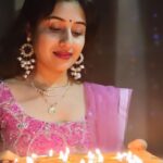 Paridhi Sharma Instagram - द्वीप... द्वीपावली... त्योहार... परिवार🌸 #diwali #celebration #familytime #togetherness #festival @tanmaisaksena @akankshabulbul7 @vatsal_saksena