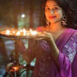Paridhi Sharma Instagram - द्वीप... द्वीपावली... त्योहार... परिवार🌸 #diwali #celebration #familytime #togetherness #festival @tanmaisaksena @akankshabulbul7 @vatsal_saksena