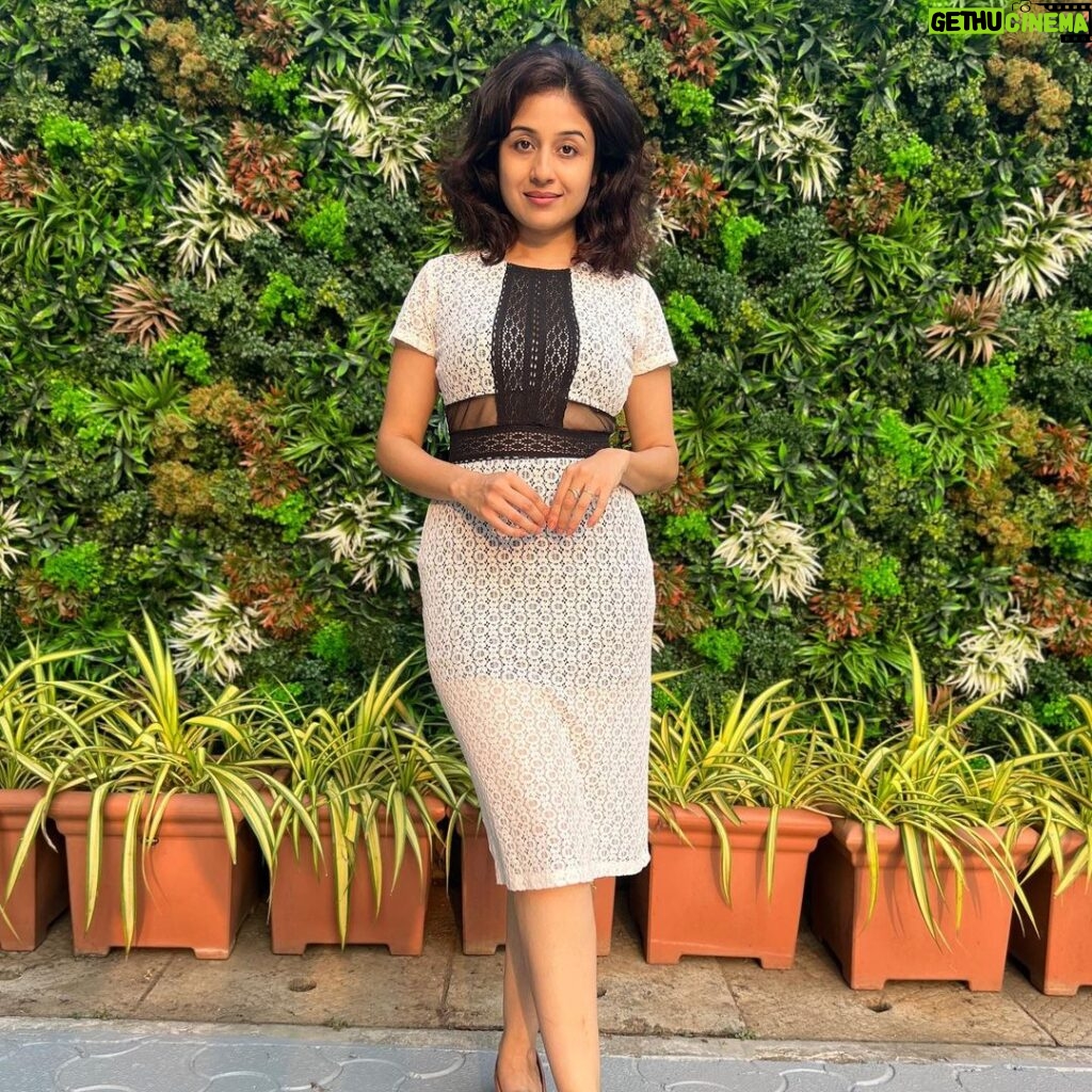 Paridhi Sharma Instagram - People will stare. Make it worth their while... #white #black #green #pose #poise #style