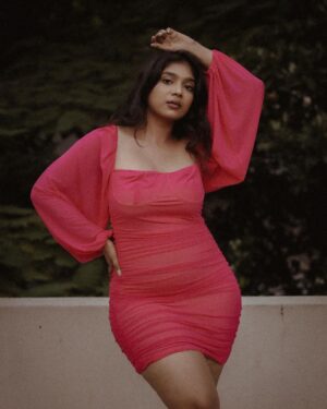 Parvathy Saran Instagram - fiercely feminine 🦩
.
Shot by @you_and_i_studios 
MUA @tarangini_mua 
Styling @meghal_chauhan