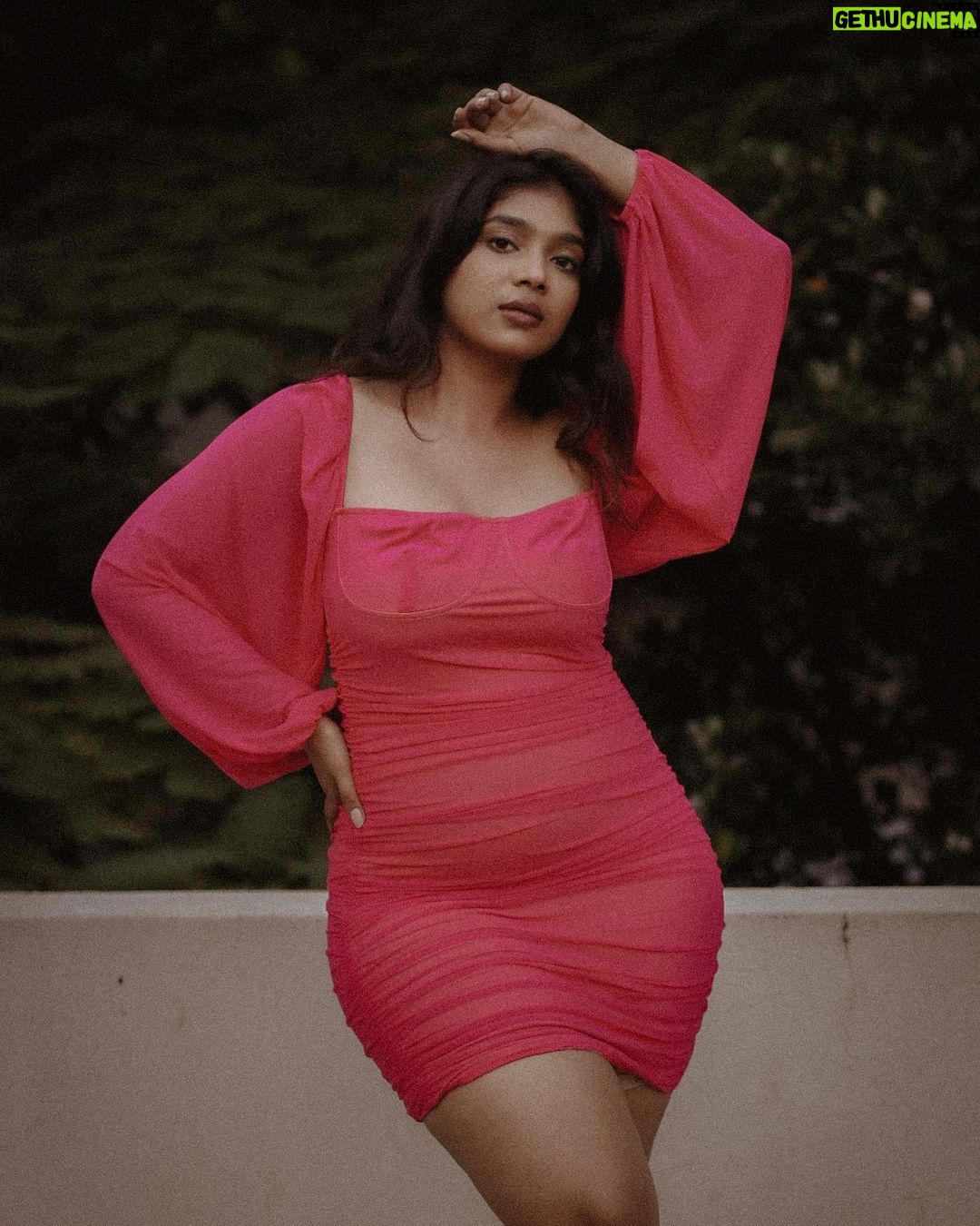 Parvathy Saran - 56.1K Likes - fiercely feminine 🦩
.
Shot by @you_and_i_studios
MUA @tarangini_mua
Styling @meghal_chauhan