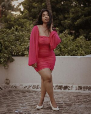 Parvathy Saran Instagram - fiercely feminine 🦩
.
Shot by @you_and_i_studios 
MUA @tarangini_mua 
Styling @meghal_chauhan