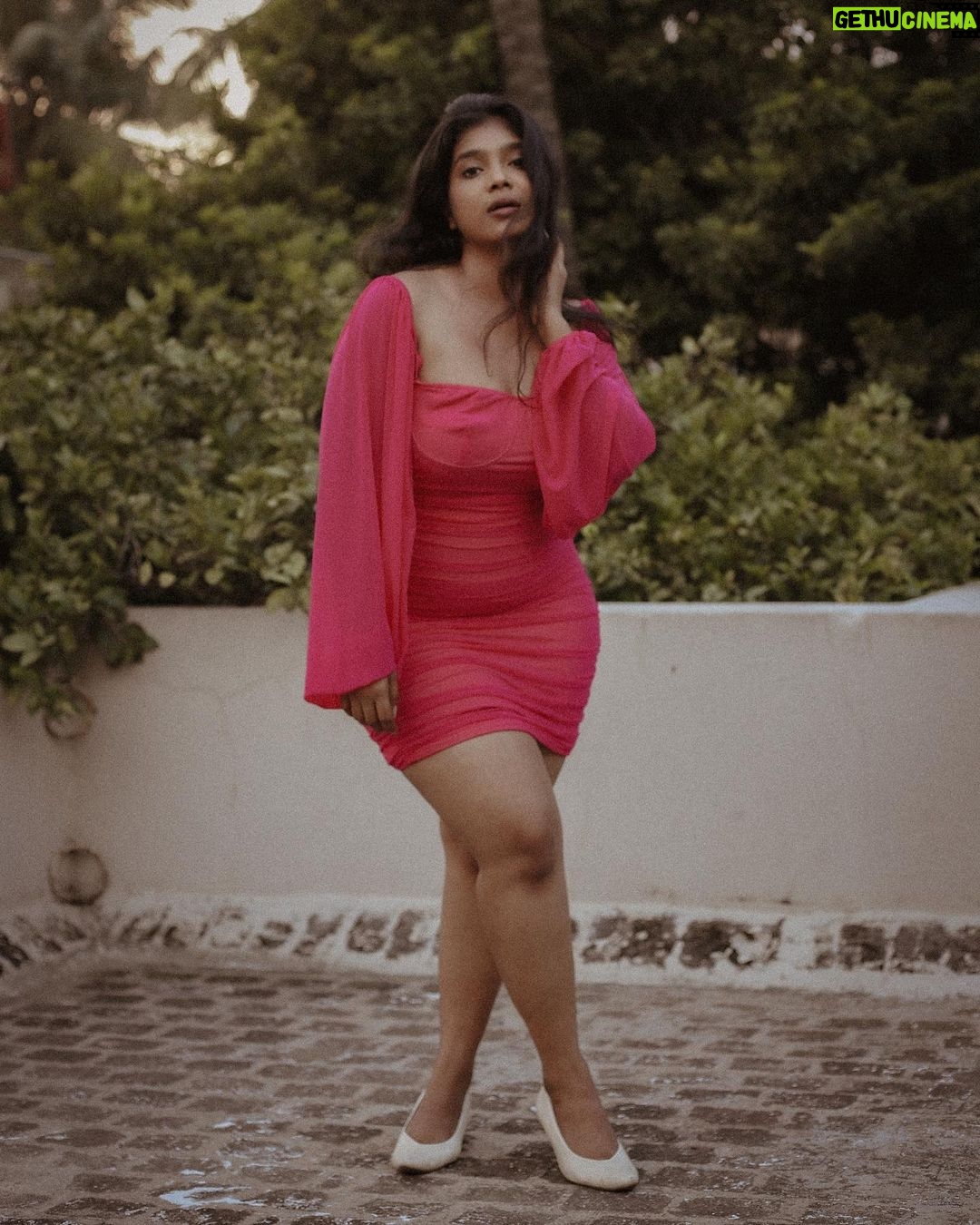 Parvathy Saran - 56.1K Likes - fiercely feminine 🦩
.
Shot by @you_and_i_studios
MUA @tarangini_mua
Styling @meghal_chauhan