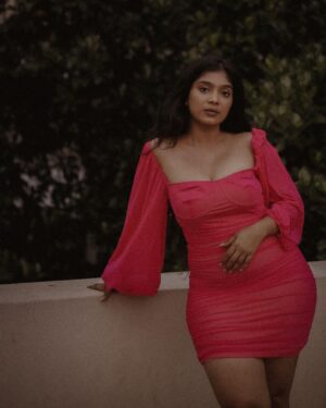 Parvathy Saran Instagram - fiercely feminine 🦩
.
Shot by @you_and_i_studios 
MUA @tarangini_mua 
Styling @meghal_chauhan