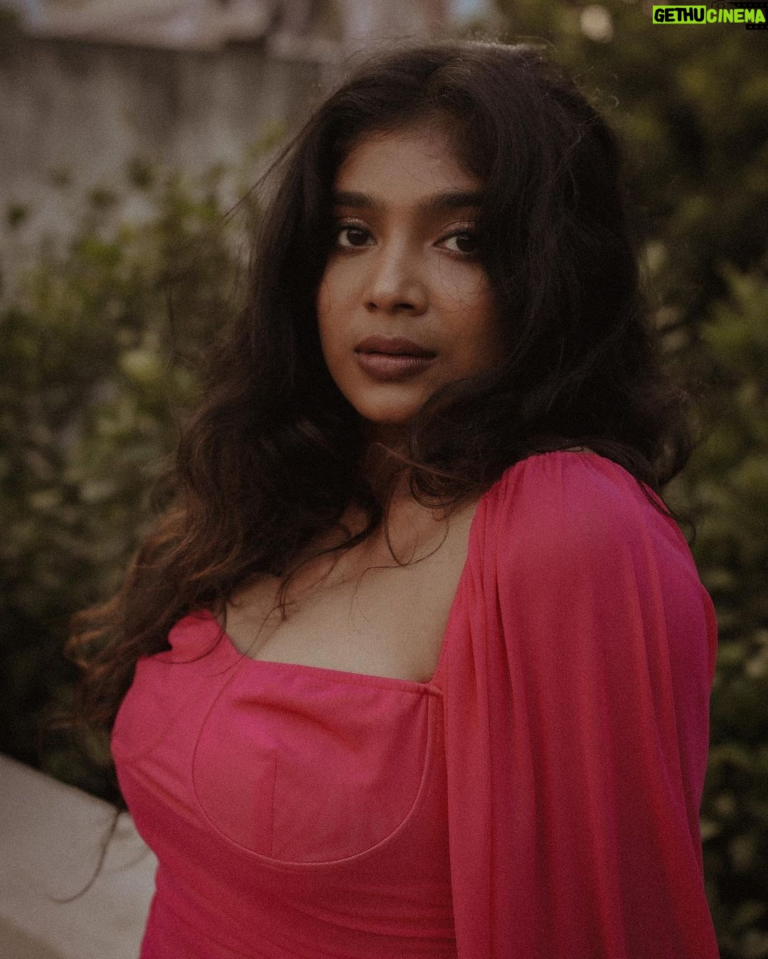 Parvathy Saran Instagram - doin’ it my way 🌙 . Shot by @you_and_i_studios MUA @tarangini_mua Styling @tarangini_mua