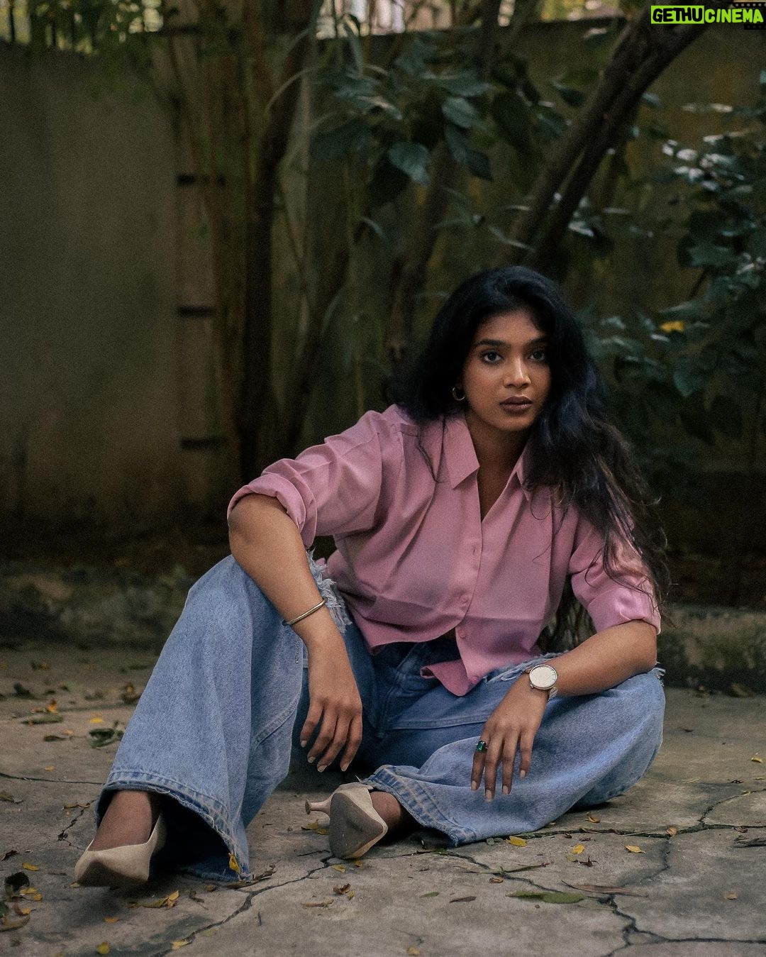 Parvathy Saran Instagram - 🍃 . . Shot by @you_and_i_studios MUA @tarangini_mua Stylist @meghal_chauhan