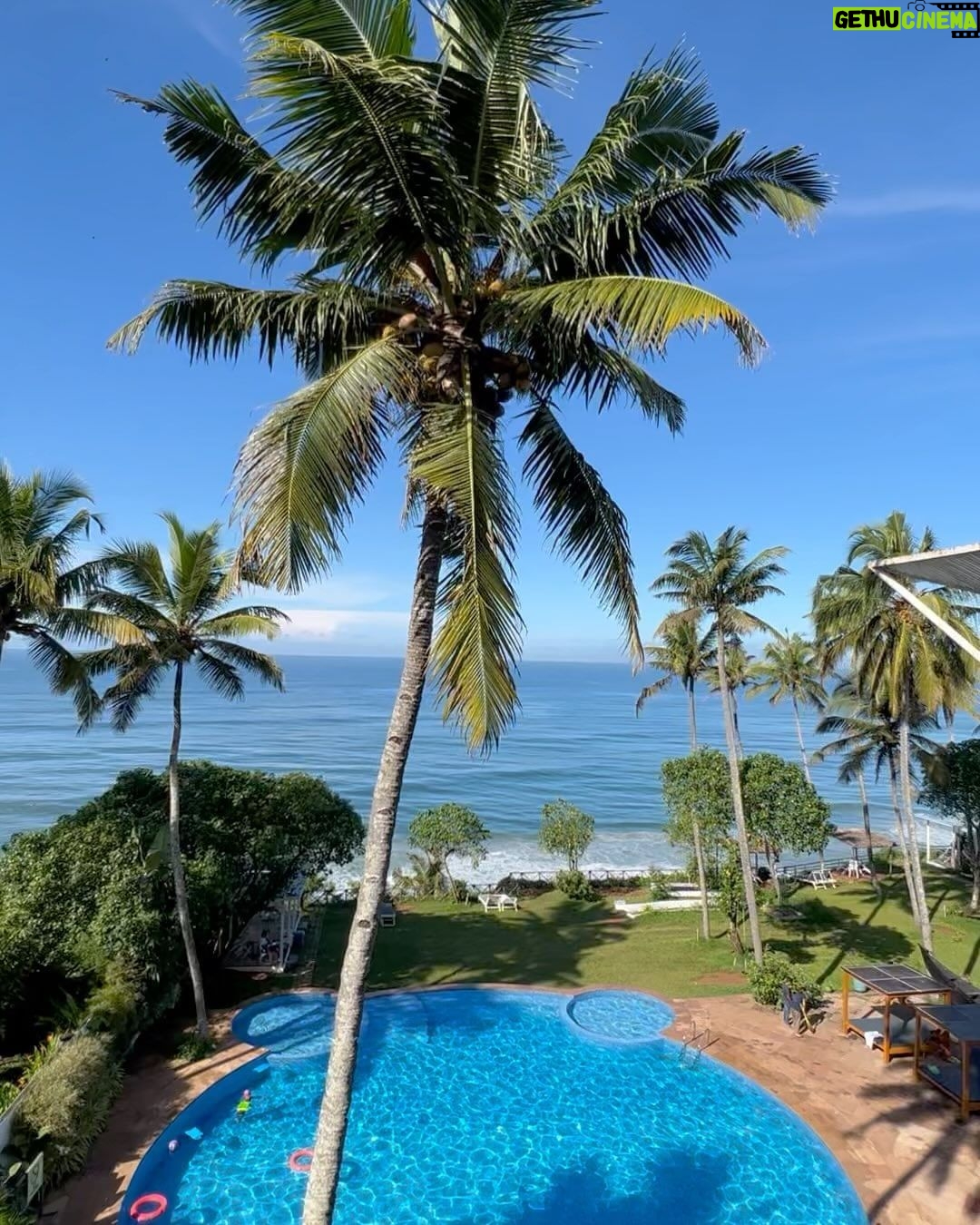 Parvathy Saran - 50.6K Likes - Some memories never leave 💙
.
Thank You @zuuzuuholidays for organising a fab trip to Varkala with my Family ✨ Amma is Happpy Max & she felt Sooper Comfortable throughout the Journey. Cheers to more trips together #ZuuZuuHolidays 🥂
Resort : @elixircliff