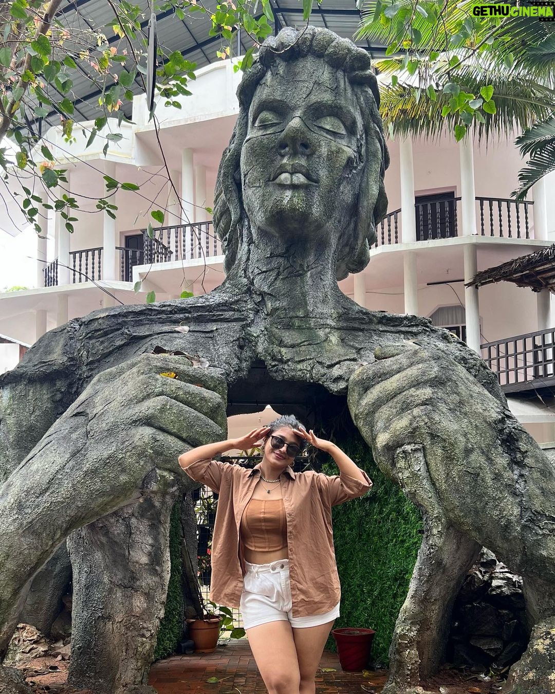 Parvathy Saran - 50.6K Likes - Some memories never leave 💙
.
Thank You @zuuzuuholidays for organising a fab trip to Varkala with my Family ✨ Amma is Happpy Max & she felt Sooper Comfortable throughout the Journey. Cheers to more trips together #ZuuZuuHolidays 🥂
Resort : @elixircliff
