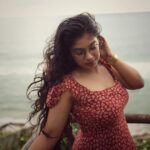 Parvathy Saran Instagram - waves of life 🌊 . Trip organiser @zuuzuuholidays Shot by @vimal_rebel Resort @elixircliff Elixir Cliff Beach Resort and Spa