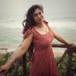 Parvathy Saran Instagram - waves of life 🌊 . Trip organiser @zuuzuuholidays Shot by @vimal_rebel Resort @elixircliff Elixir Cliff Beach Resort and Spa