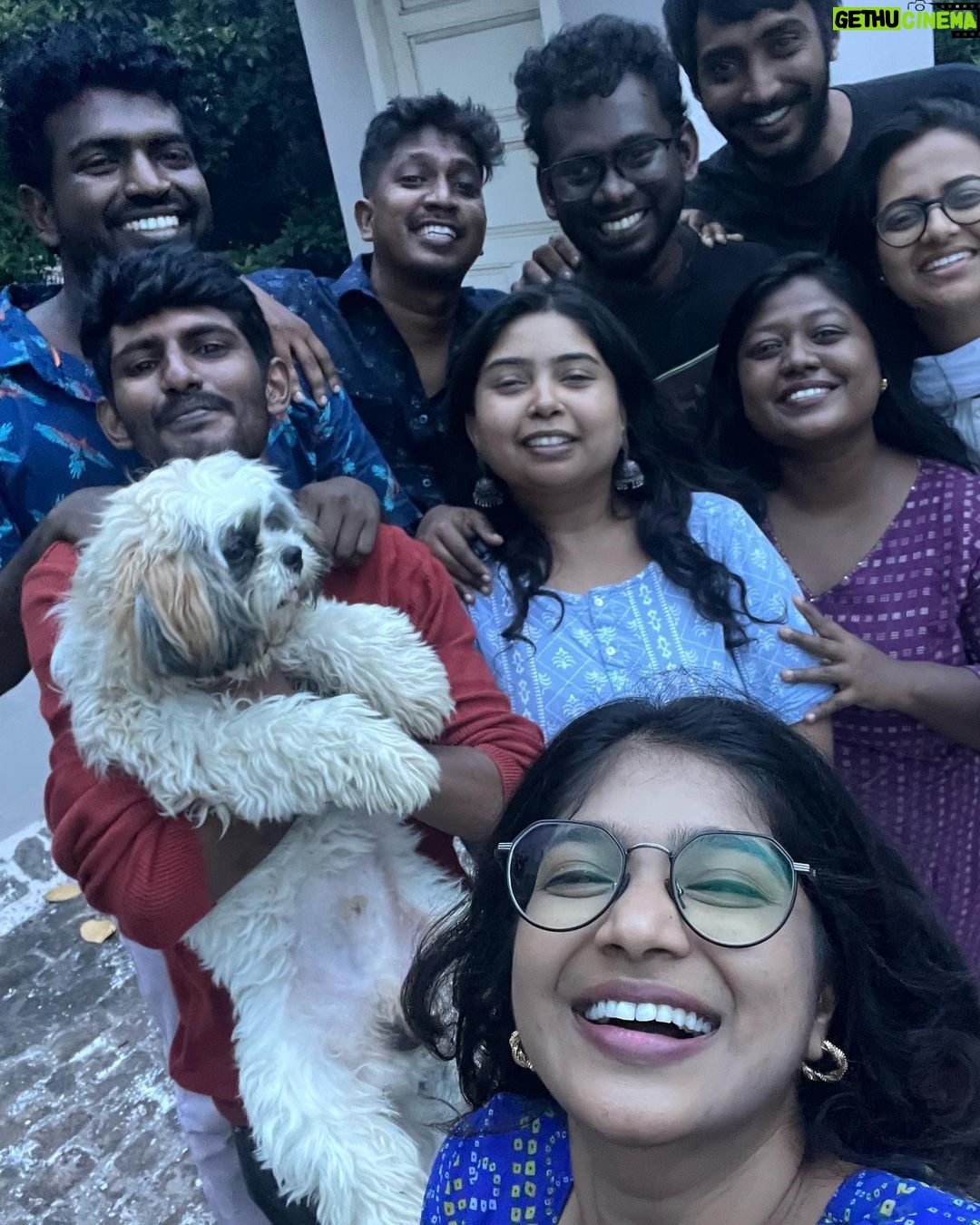 Parvathy Saran Instagram - Namma Atti π€ Friends that become family.. new house..new beginnings.. sooo happy to have these people in my life.. Nibbas of #MCC #Valsa #MKU & some sooper cool media friends π₯ good vibes only & what an amazing day π§Ώ memories !!! #housewarming Chennai, India