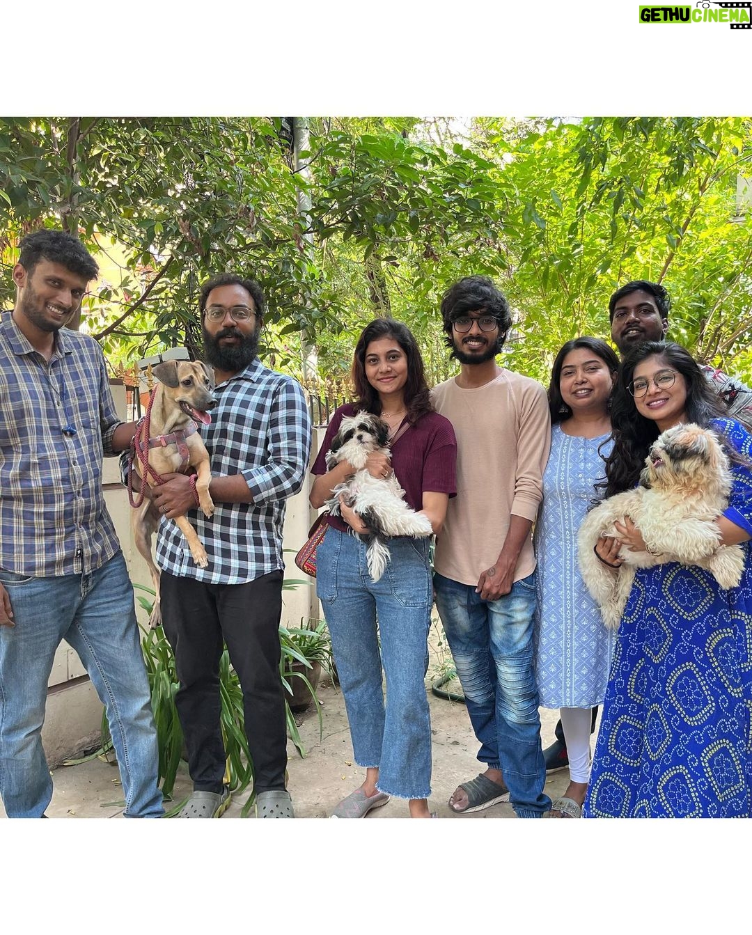 Parvathy Saran Instagram - Namma Atti π€ Friends that become family.. new house..new beginnings.. sooo happy to have these people in my life.. Nibbas of #MCC #Valsa #MKU & some sooper cool media friends π₯ good vibes only & what an amazing day π§Ώ memories !!! #housewarming Chennai, India