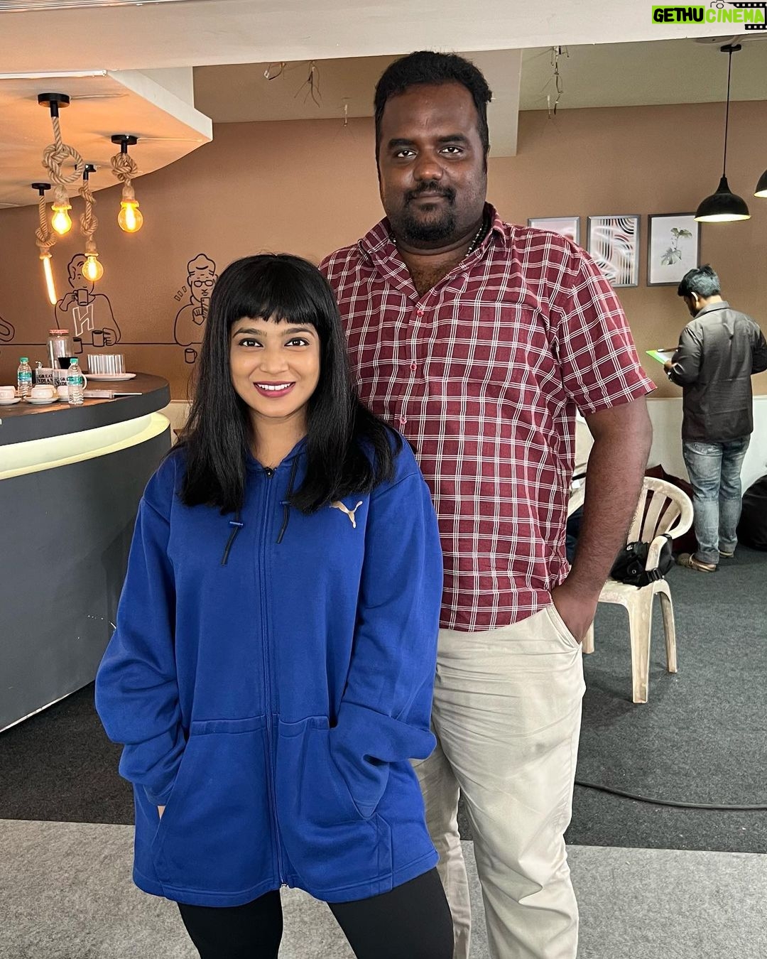 Parvathy Saran Instagram - Rate this look 1 - 10 😅 When we tried to recreate Hinata 💙 from #naruto anime series for #VeraMaariOffice @ahatamil Thank You @chidambarammanivannan for this sequence, cheers to Kavitha Akkka & Arun Anna for creating this look. Chennai, India