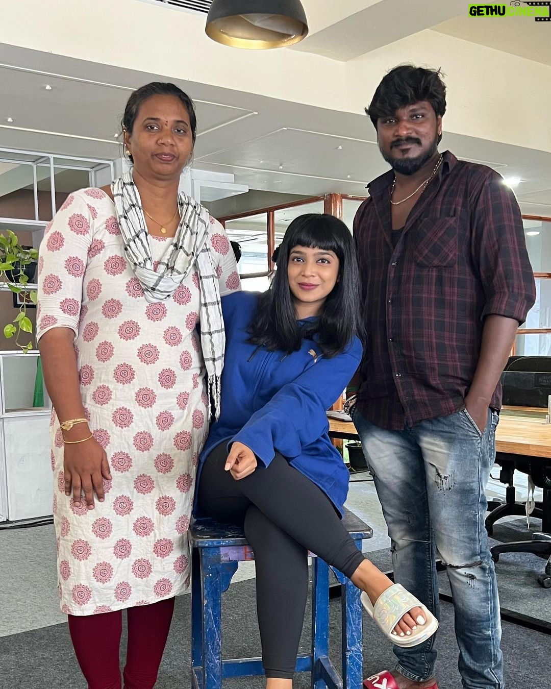 Parvathy Saran Instagram - Rate this look 1 - 10 😅 When we tried to recreate Hinata 💙 from #naruto anime series for #VeraMaariOffice @ahatamil Thank You @chidambarammanivannan for this sequence, cheers to Kavitha Akkka & Arun Anna for creating this look. Chennai, India