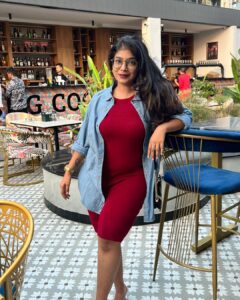 Parvathy Saran Instagram - Darling, your looks can kill 🍷 Macaw By Stories