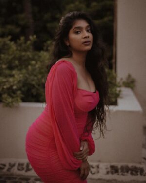 Parvathy Saran Instagram - fiercely feminine 🦩
.
Shot by @you_and_i_studios 
MUA @tarangini_mua 
Styling @meghal_chauhan