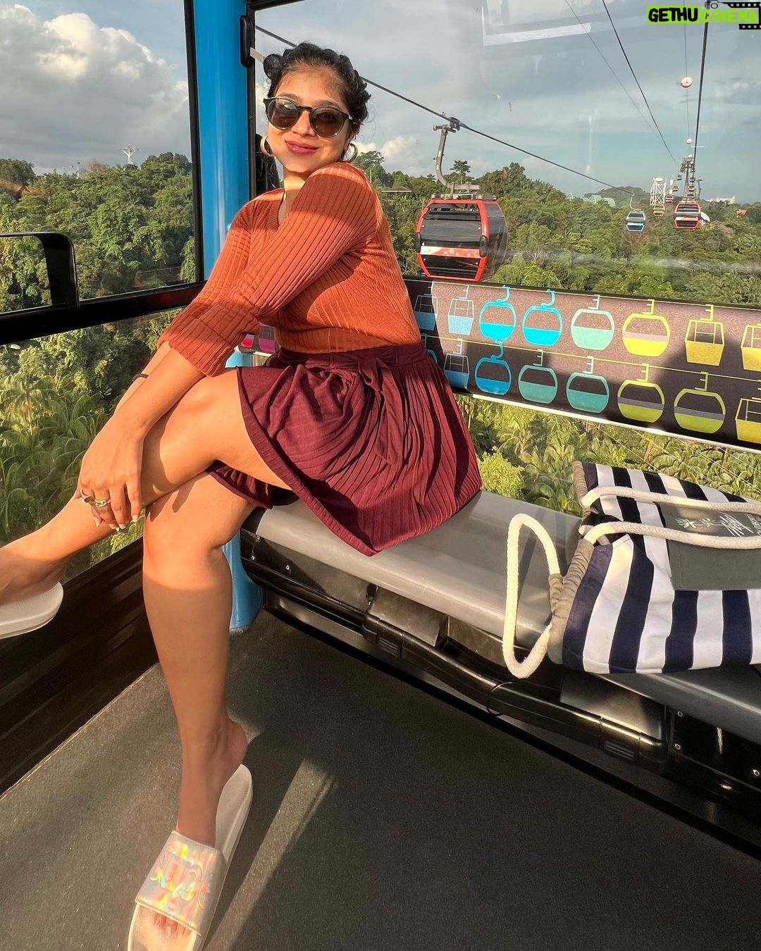 Parvathy Saran Instagram - Happy Singapore National Day 🇸🇬 Walked sooo much in this city, sun was bit harsh & couldn’t manage without an umbrella or sunscreen, sign boards were very less which was confusing to find places.. On the other side, I loved their sudden rain, advanced infrastructure, loved the no honking while driving, got really excited about all the branded products shopping, spotted so many Ferrari, Rolls-Royce and Lamborghini on their clean broad roads, happy with their minimal traffic. Got really motivated by their hardworking senior citizens and also observed discipline & silence in public places..Singapore earned High respects ✌️ What was your experience in SG 🇸🇬 !? let me know in the comments. Thank You @gtholidays.in for everything #VibeWithPaaru #VJParvathy #VJPaaru #travel #solotravel #singapore #singaporelife