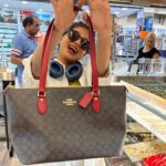 Parvathy Saran Instagram - Happy Singapore National Day 🇸🇬 Walked sooo much in this city, sun was bit harsh & couldn’t manage without an umbrella or sunscreen, sign boards were very less which was confusing to find places.. On the other side, I loved their sudden rain, advanced infrastructure, loved the no honking while driving, got really excited about all the branded products shopping, spotted so many Ferrari, Rolls-Royce and Lamborghini on their clean broad roads, happy with their minimal traffic. Got really motivated by their hardworking senior citizens and also observed discipline & silence in public places..Singapore earned High respects ✌️ What was your experience in SG 🇸🇬 !? let me know in the comments. Thank You @gtholidays.in for everything #VibeWithPaaru #VJParvathy #VJPaaru #travel #solotravel #singapore #singaporelife