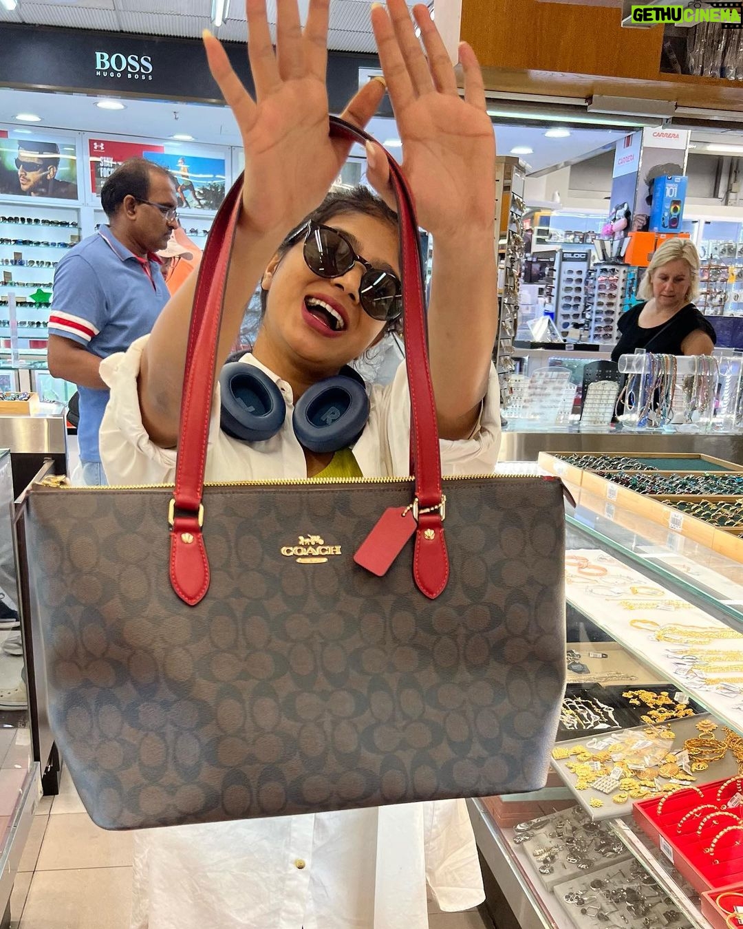 Parvathy Saran Instagram - Happy Singapore National Day 🇸🇬 Walked sooo much in this city, sun was bit harsh & couldn’t manage without an umbrella or sunscreen, sign boards were very less which was confusing to find places.. On the other side, I loved their sudden rain, advanced infrastructure, loved the no honking while driving, got really excited about all the branded products shopping, spotted so many Ferrari, Rolls-Royce and Lamborghini on their clean broad roads, happy with their minimal traffic. Got really motivated by their hardworking senior citizens and also observed discipline & silence in public places..Singapore earned High respects ✌️ What was your experience in SG 🇸🇬 !? let me know in the comments. Thank You @gtholidays.in for everything #VibeWithPaaru #VJParvathy #VJPaaru #travel #solotravel #singapore #singaporelife
