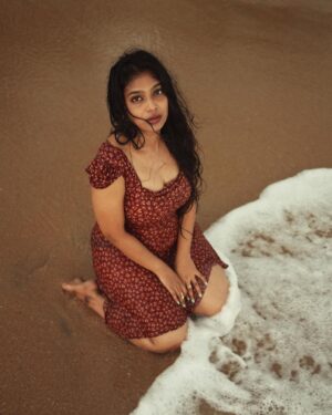 Parvathy Saran Instagram - let the sea set you free 🧜‍♀️
. 
shot by @vimal_rebel