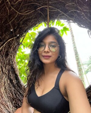 Parvathy Saran Instagram - people,beaches & sun tan ☀️🌊🏝️🇮🇩
Trip organiser @gtholidays.in