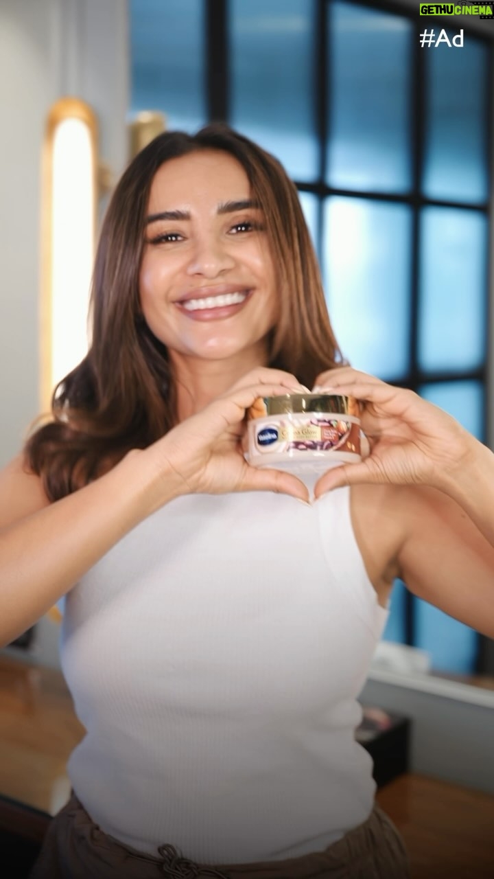 Patralekha Instagram - Reminder to take care of yourself! And it can begin with simply taking care of your skin. I’ve been loving the Vaseline Body Creme Range. It has three variants: -Cocoa Glow Whipped Body Butter -Deep Moisture Silky Body Creme -Light Hydrate Gel Body Creme Go check out this @vaselineindia range and pamper yourself! #Vaseline #BodyCreme #BodyButter #Ad #Moisturiser