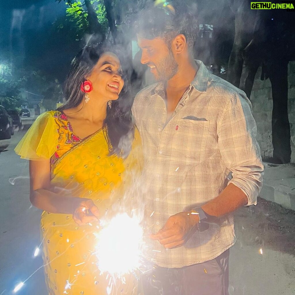 Pavani Reddy Instagram - Diwali 🪔 #diwalicelebration #famfriends #hyderabad