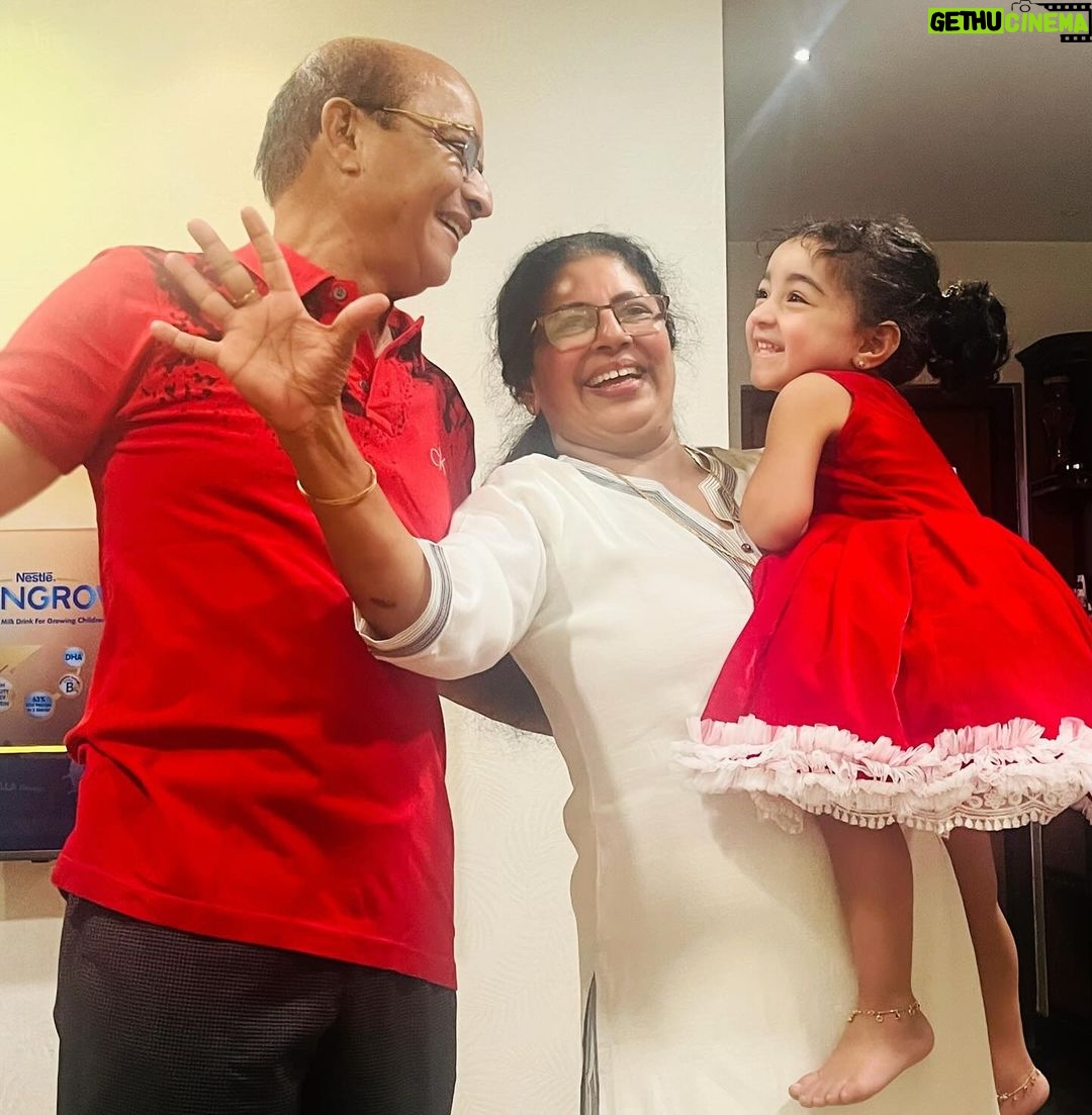 Pearle Maaney Instagram - All set to welcome the Xmas Carol at home 🥰❤️🎅