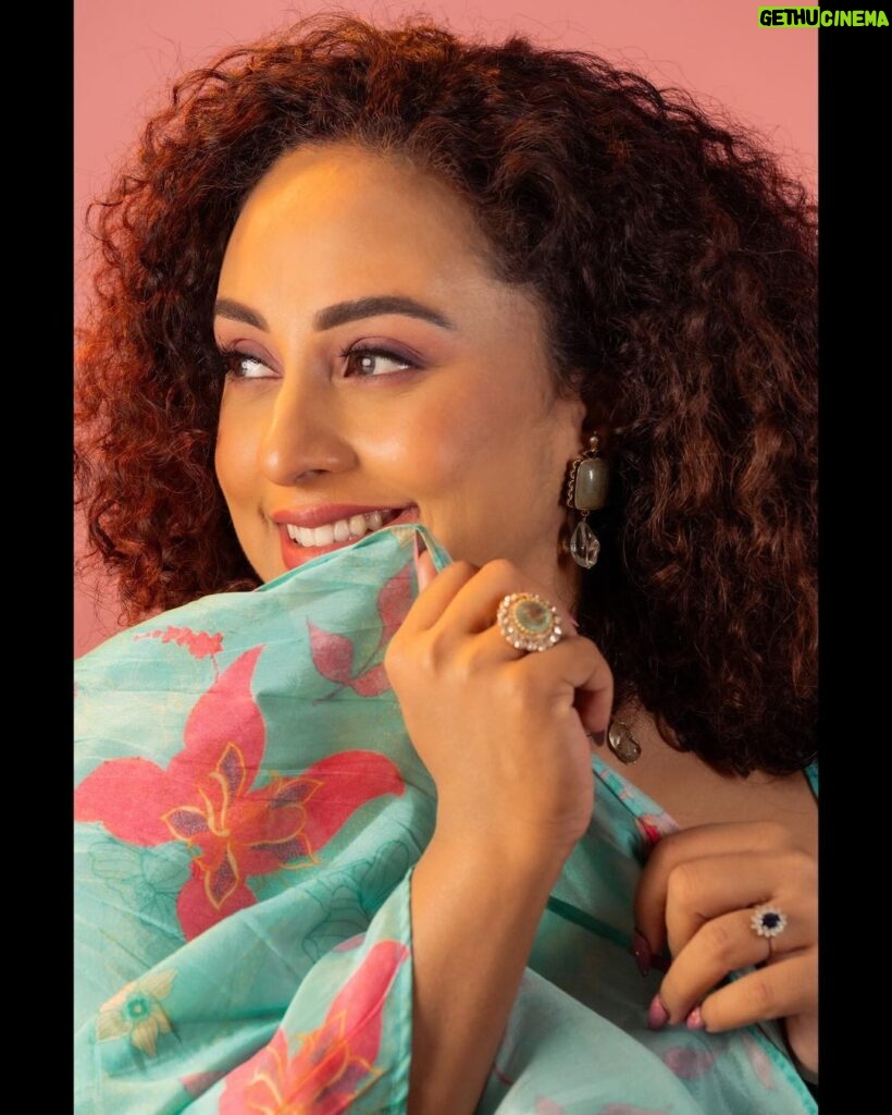 Pearle Maaney Instagram - Let Your Eyes Speak 🤓 . Self Styled for Pearle Maaney Show 🌸 Click @pearle_productions Wearing @arsignatureofficial Jewellery @m.o.dsignature MUA @aishwaryakarayilofficial