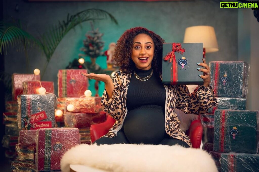 Pearle Maaney Instagram - New Video Out Now On YouTube! All the 100 winners must have started getting their Hampers by Now !!! But this Video is for the Ones who want to know how we curated it and What’s Inside the Box 😋❤ With Love, Santa 🎅