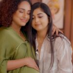Pearle Maaney Instagram – Growing Up I always admired this amazingly talented actress @meerajasmine Chechi. Super happy and felt lucky to have met her, have her on My Show and Shoot One of the Most Iconic Scenes with her. She is such a down to earth and warm soul. 🥰 The Full Episode of this Fun Chat will be uploaded on our YouTube Channel on 24th December at 11.11am ! Stay Tuned My Lovelies ❤️ 
.
Queen Elizabeth 👸 Movie Releasing on 29th Dec in Theatres