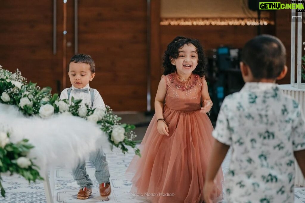 Pearle Maaney Instagram - The cute Little Gang 🥰 . . Click @magicmotionmedia Nilas’s Gown @t.and.msignature