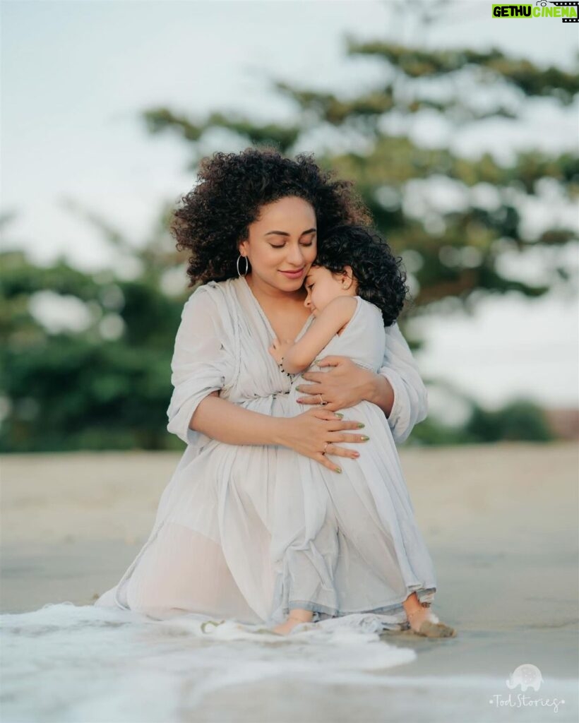 Pearle Maaney Instagram - You will always be the one who taught me how to be a Mom 🩵🧿 . 🩵 Click @todstories Styling & MUA @ashna_aash_ Pearle and Nila’s Outfits @arsignatureofficial