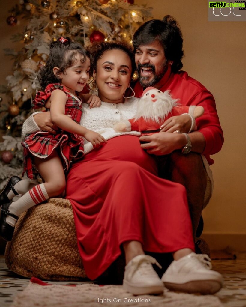 Pearle Maaney Instagram - Christmas is All About Memories and Magic ❤❄ 🦌 ☃ Click @jiksonphotography @lightsoncreations Styled by @ashna_aash_