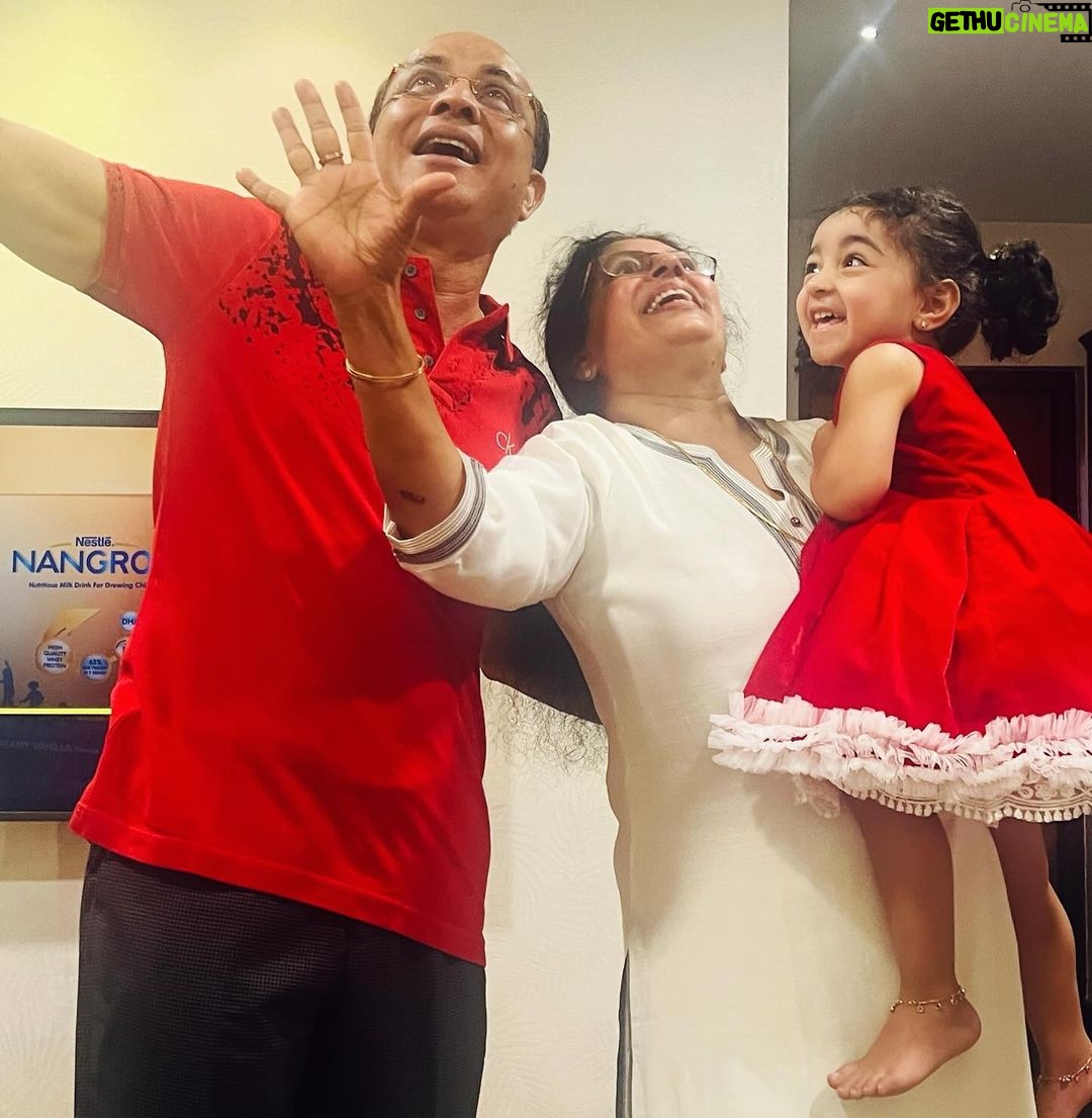 Pearle Maaney Instagram - All set to welcome the Xmas Carol at home 🥰❤️🎅