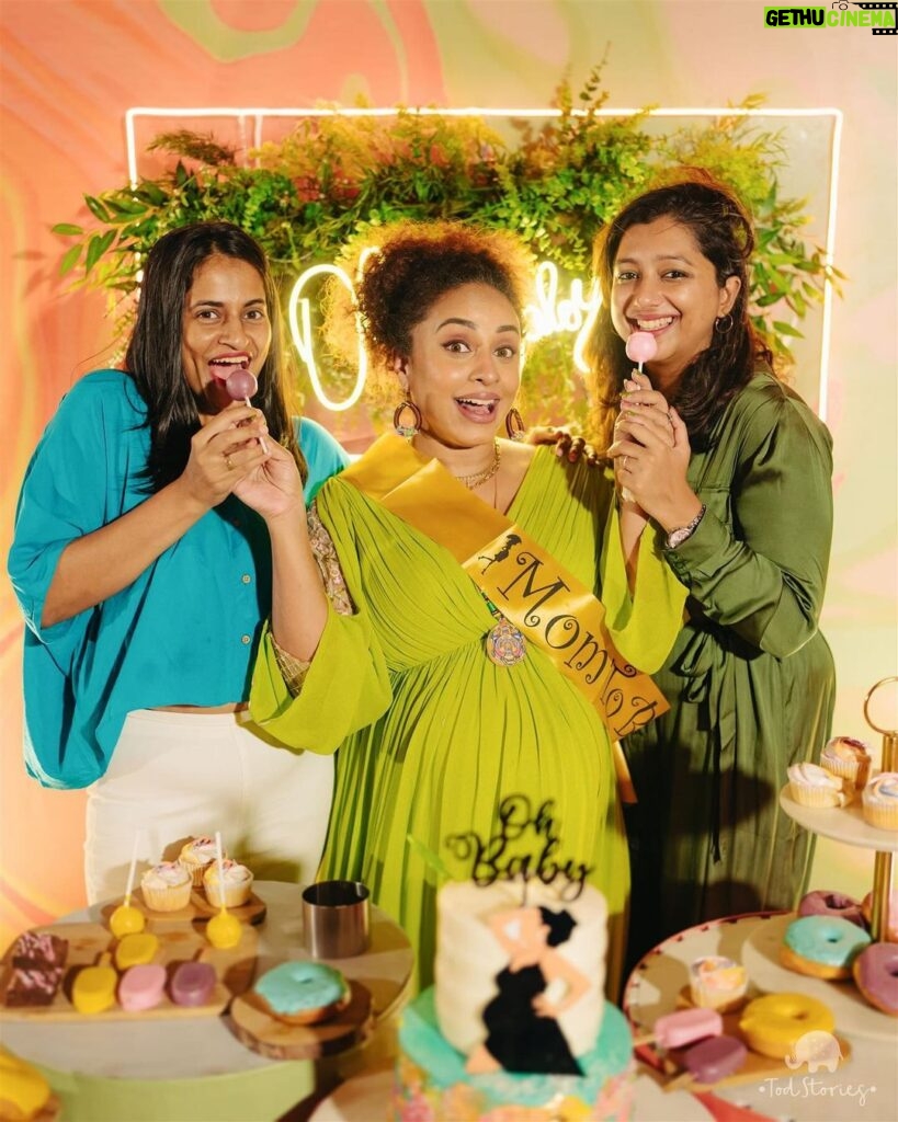 Pearle Maaney Instagram - I would like to call this bundle of pics “Sugar Rush” 🤪 . Click @todstories Wearing @t.and.msignature Srini @jishadshamsudeen Event @_whitewindow__ Cake @whisk_n_frost