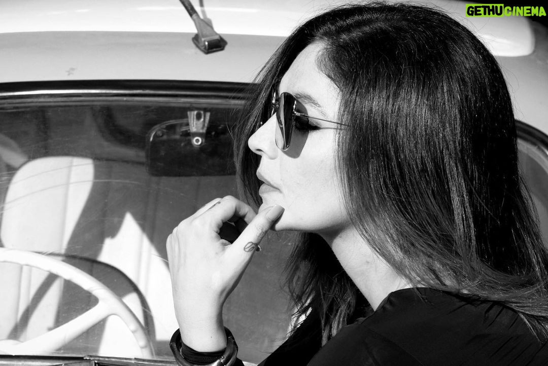 Pooja Bhatt Instagram - When you photograph people in color, you photograph their clothes. But when you photograph people in Black and white, you photograph their souls! Ted Grant 📸 @jayeshshethofficial #jayeshsheth #poojabhatt #jayeshshethschoolofphotography #poojabhattphotos #poojabhattimages