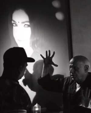 Pooja Bhatt Instagram - To the man who gave me roots,wings,the courage to stand on my own feet,walk alone & unabashedly be myself.. 
“A real guru,if there is one,frees you from himself.” That was the understanding that UG Krishnamurti instilled in him and what he reinstates to me & countless others day after day.. Happy 75’TH Pops! Gratitude to you & my mother for bringing me into this world. And for re-birthing me through the gift of sobriety by simply saying to me “If you love me,then love yourself.” 🙏♥️