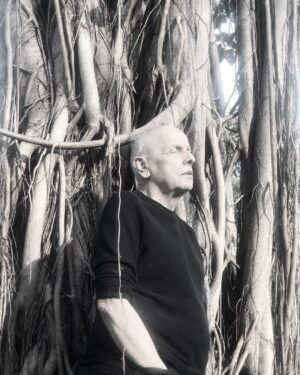 Pooja Bhatt Instagram - To the man who gave me roots,wings,the courage to stand on my own feet,walk alone & unabashedly be myself.. 
“A real guru,if there is one,frees you from himself.” That was the understanding that UG Krishnamurti instilled in him and what he reinstates to me & countless others day after day.. Happy 75’TH Pops! Gratitude to you & my mother for bringing me into this world. And for re-birthing me through the gift of sobriety by simply saying to me “If you love me,then love yourself.” 🙏♥️