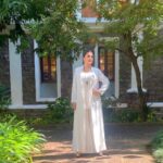 Pooja Bhatt Instagram - Some white.. some light.. 🤍 #iffigoa #sanaa #sanaathefilm #iamsanaa #iffi54 #iffi2023 #white #light