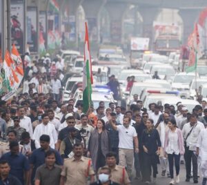 Pooja Bhatt Instagram - One year ago on this date,I joined the #bharatjodoyatra in Telangana walking besides @rahulgandhi for 10 kms. A short distance physically but long enough to give me a better understanding of the man himself & most importantly the feeling that resonated on the ground,out on the streets, in the hearts of people. I was the first from Bollywood to join and did so to reinstate my faith in the diversity of our great nation. The India that refuses to be reduced to one language,one colour,one ‘sur’. All of us are better than one of us and I will join hands and walk with anyone and everyone who dares to propagate love in times of hate and talks about unification in the real sense of the word. Beyond that I have no interest in politics nor the power game. We are artists and that means shunning power. What it also means is standing up for what one believes in,especially when it is not convenient nor popular and ‘walking one’s talk’. Grateful to have been part of this milestone in History. For the experience,the understanding,the generosity,the humility 🙏 
Long live Bharat! Long live India. We are blessed to be born to this rich,diverse land. 🙏🇮🇳
#loveconquersall #daretolove #intimesofhate #bharatjodoyatra