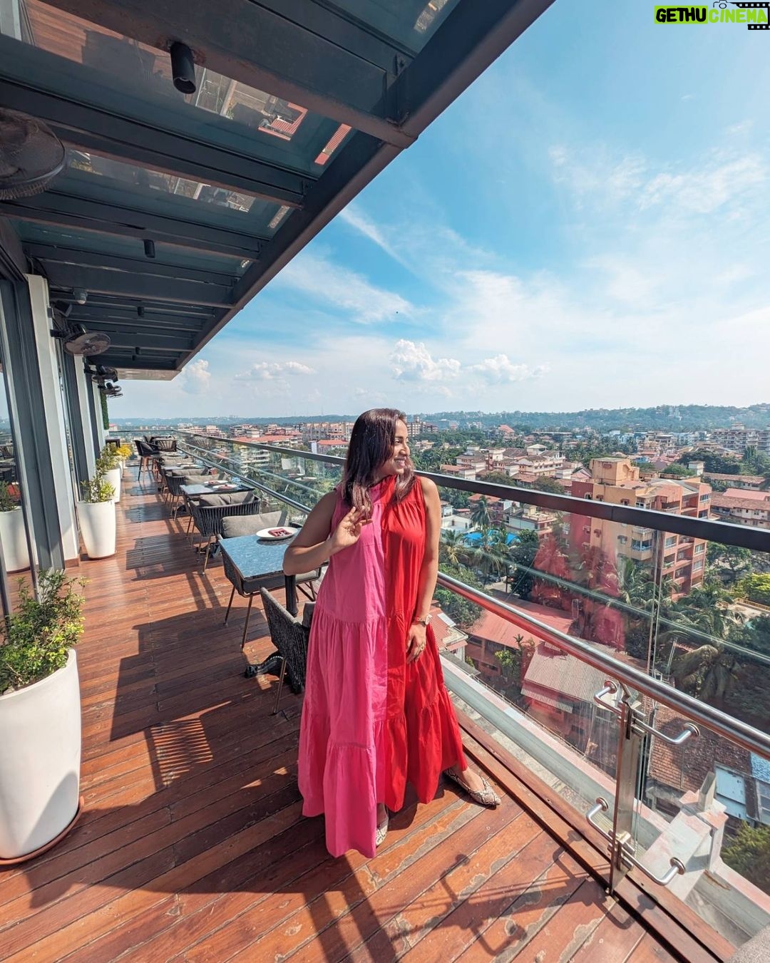 Pooja Bhatt Instagram - Team #Sanaa with @rotalks to speak about the film for @feverfmofficial at #IFFI Location courtesy @raki.goa Swipe to look at the breath taking views of Panjim from our interview location. Exclusive chat with these powerhouses drops soon on @feverfmofficial #Rotalks #Goa #Panjim #IFFI #shikhatalsania #PoojaBhatt #SudhanshuSaria #FilmFestival Raki Goa