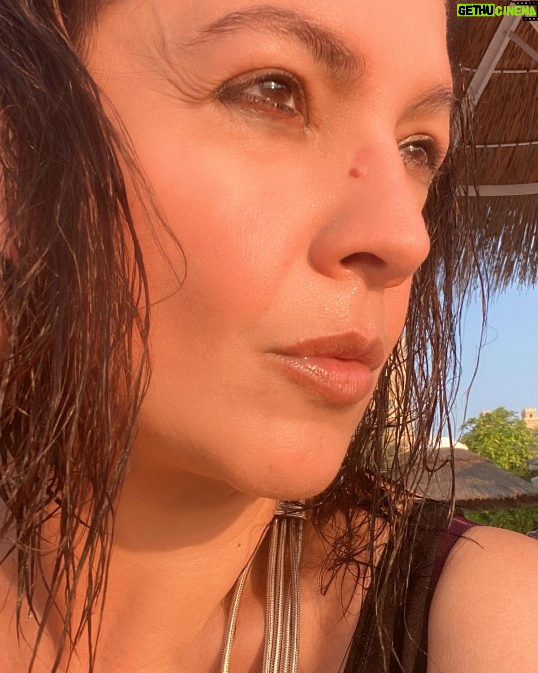 Pooja Bhatt Instagram - I have heard the mermaids singing,each to each.. #tseliot #thelovesongofjalfredprufrock #luckyfish #dubaidiaries🇦🇪