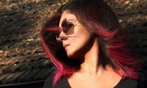 Pooja Bhatt Instagram - In the pink of everything.. 📸 @jayeshshethofficial Hair: @samanthassalon #pinkaesthetic #pinkvibes #pinkpower #pinklife #poojabhattphotos #poojabhattimages
