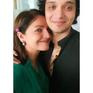 Pooja Bhatt Instagram - I met you last in 1994.. At Mumbai airport.. We were all flying to Malaysia for the shooting of #Naaraz 
Your father has taught me some of the most valuable lessons about being an actor. “Give your all to the first two or three takes & then move on. Don’t look back.” He demystified the whole process for me & for that I am forever grateful.. and I am equally grateful for the consistent warmth & love you’ve sent me from afar over the years.Means the world! 🤍
#namashichakraborty